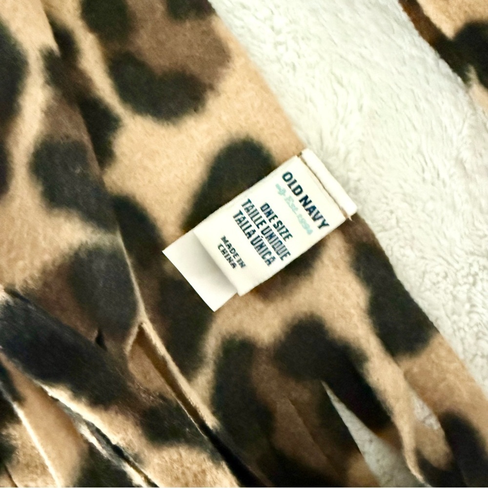 Old Navy Brown and Black Leopard Print Scarf and Gloves Set - Picture 2 of 4